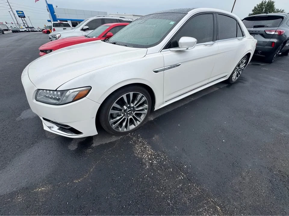 2017 Lincoln Continental 10th Gen - Image 2 of 11