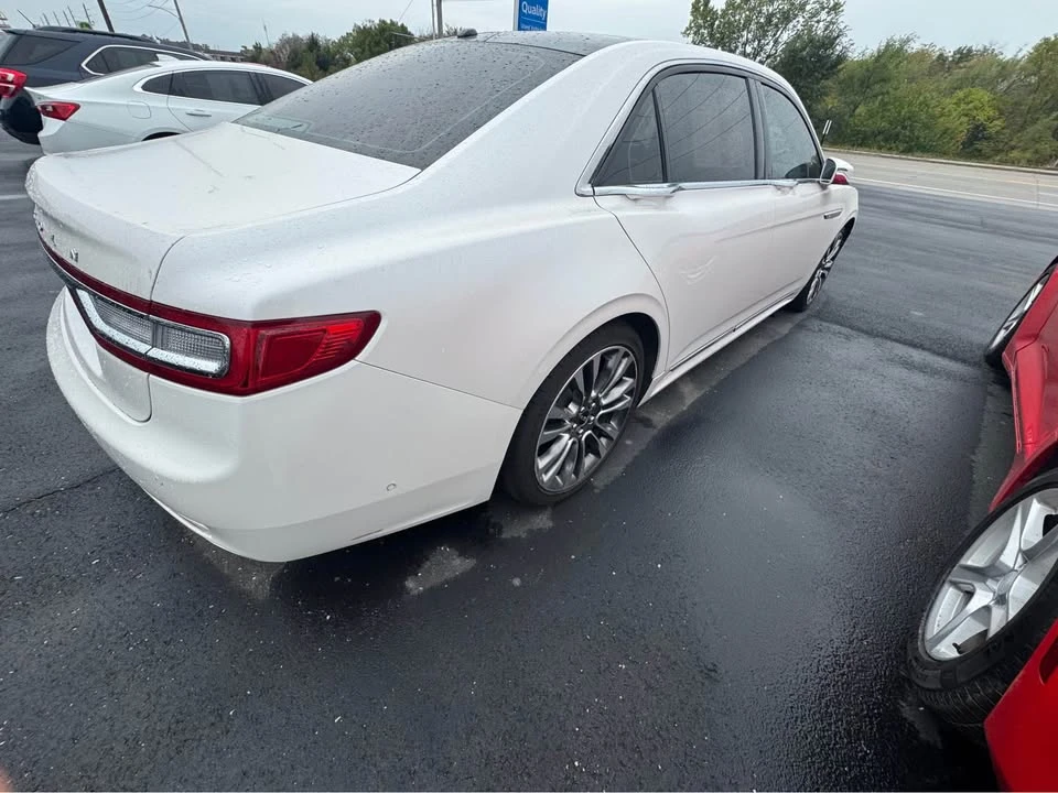 2017 Lincoln Continental 10th Gen - Image 5 of 11