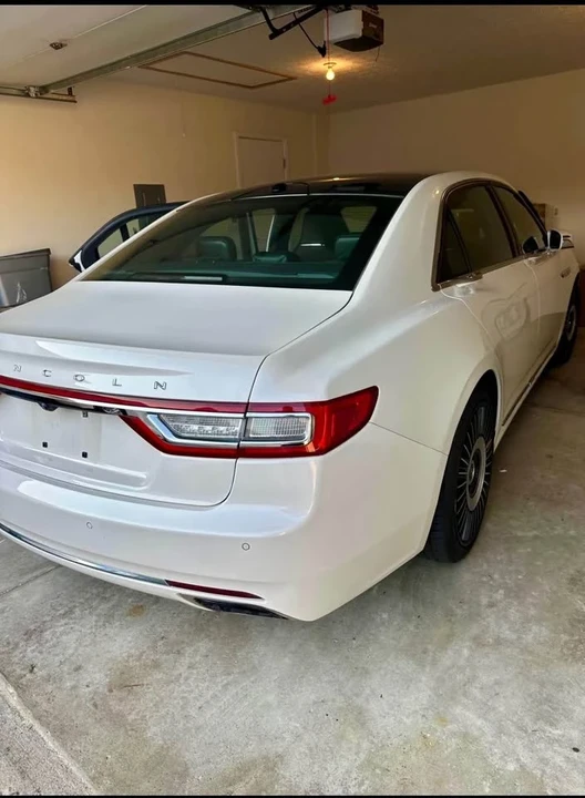 2017 Lincoln Continental 10th Gen - Image 3 of 11