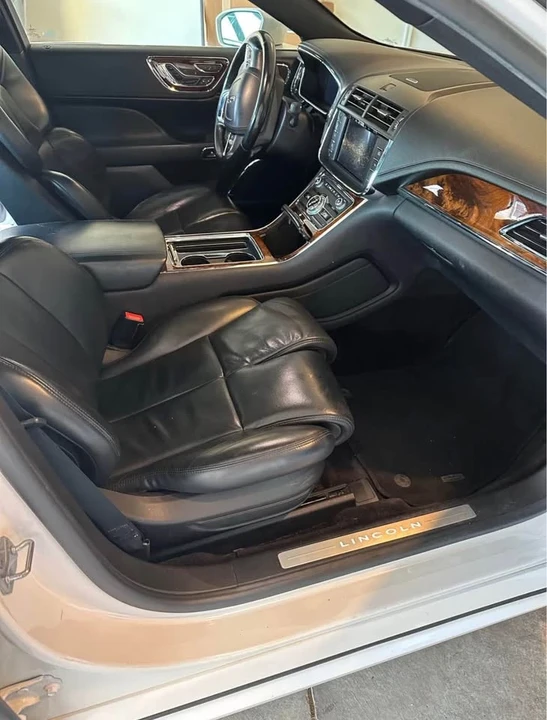 2017 Lincoln Continental 10th Gen - Image 9 of 11