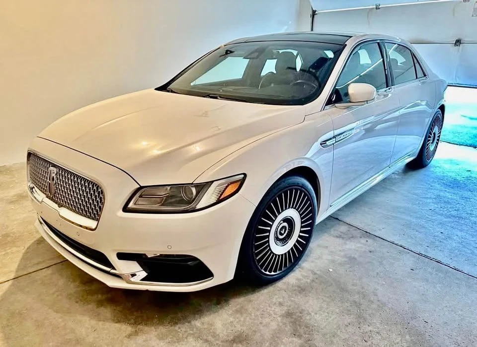 2017 Lincoln Continental 10th Gen - Image 5 of 11
