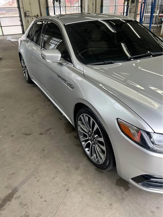 2017 Lincoln Continental 10th Gen - Image 2 of 10