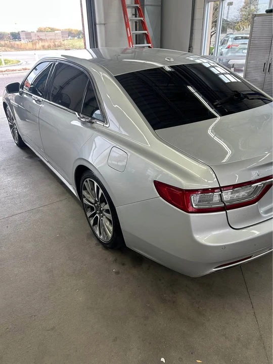 2017 Lincoln Continental 10th Gen - Image 3 of 10