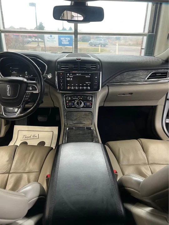 2017 Lincoln Continental 10th Gen - Image 5 of 10