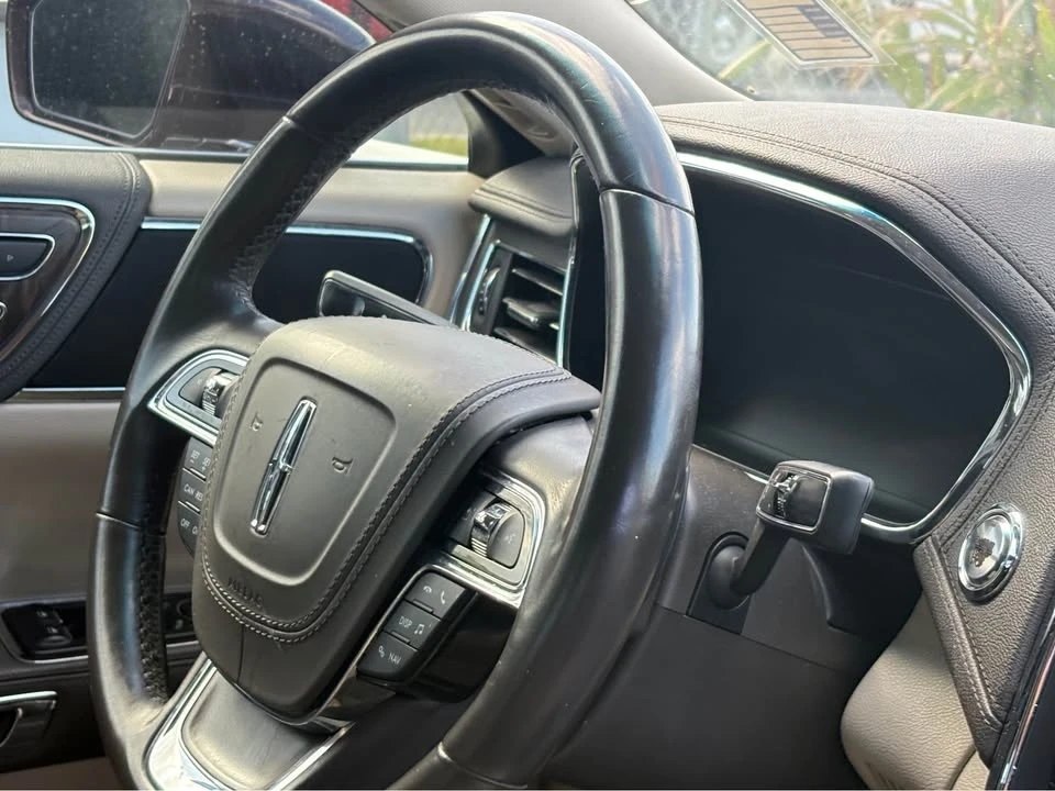 2017 Lincoln Continental 10th Gen - Image 9 of 11