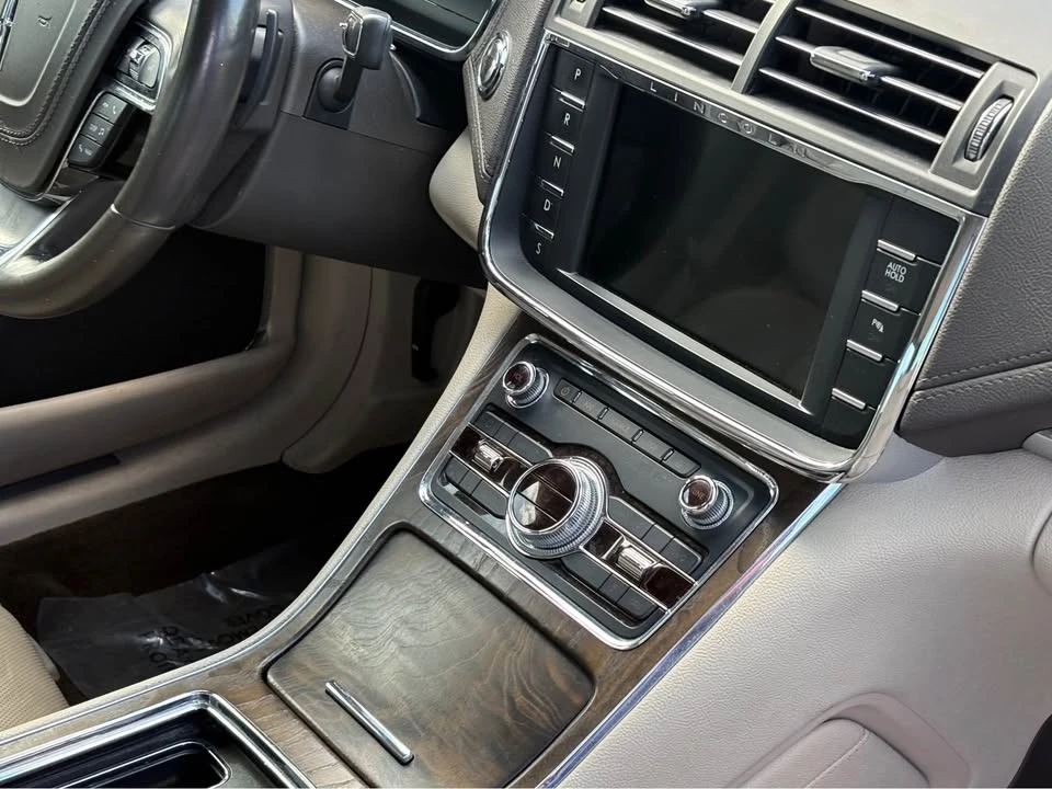 2017 Lincoln Continental 10th Gen - Image 10 of 11