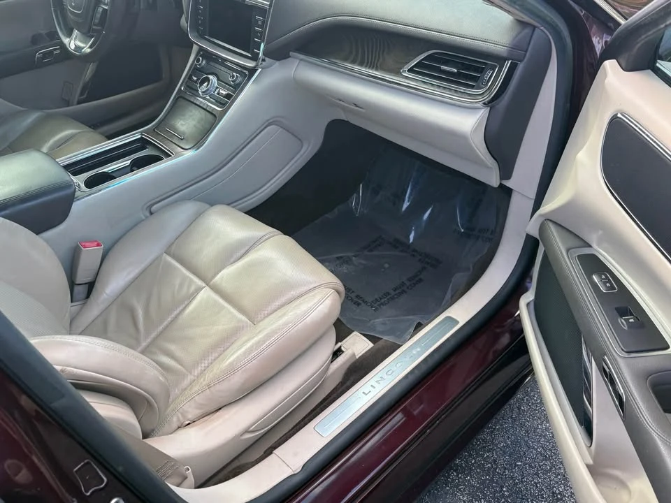 2017 Lincoln Continental 10th Gen - Image 8 of 11