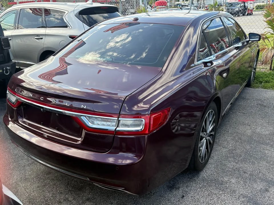 2017 Lincoln Continental 10th Gen - Image 2 of 11