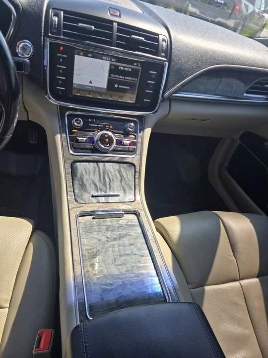 2017 Lincoln Continental 10th Gen - Image 14 of 17