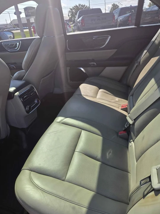 2017 Lincoln Continental 10th Gen - Image 11 of 17