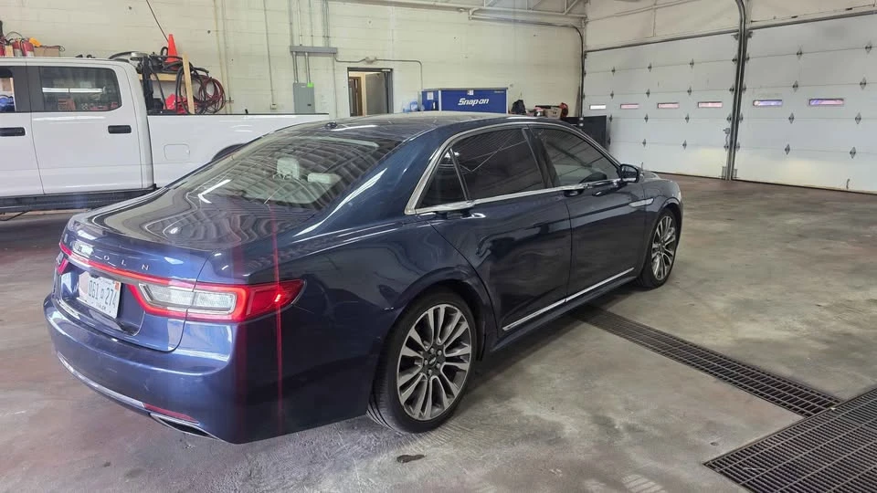 2017 Lincoln Continental 10th Gen - Image 5 of 15