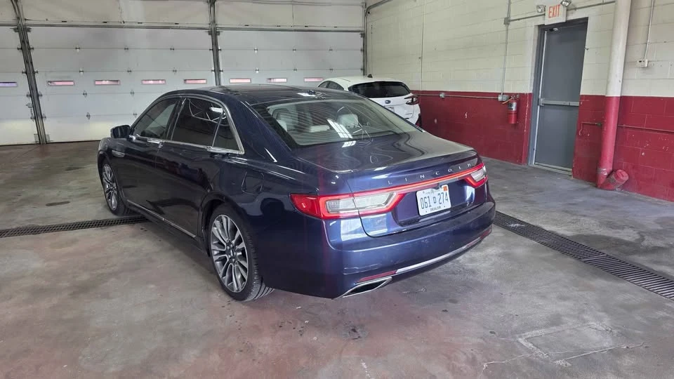 2017 Lincoln Continental 10th Gen - Image 4 of 15