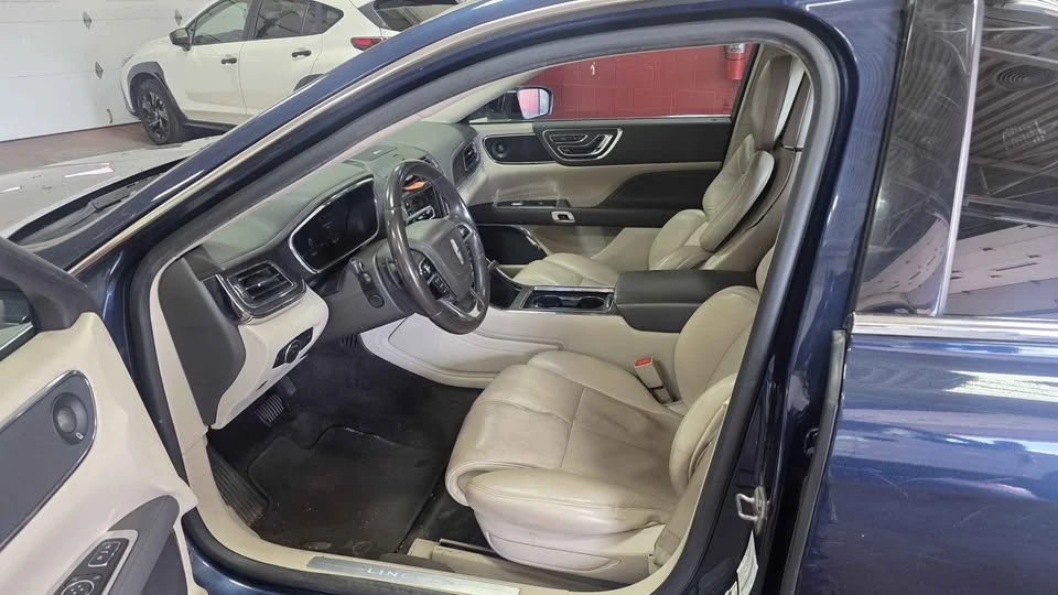 2017 Lincoln Continental 10th Gen - Image 8 of 15