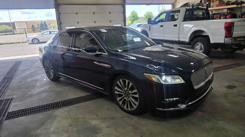 2017 Lincoln Continental 10th Gen - Image 2 of 15