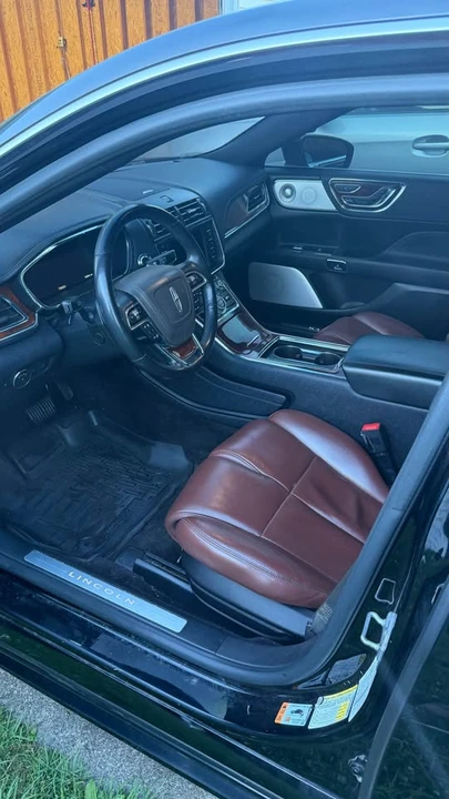 2017 Lincoln Continental 10th Gen - Image 5 of 10