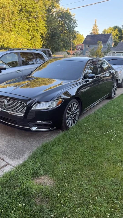 2017 Lincoln Continental 10th Gen - Image 2 of 10