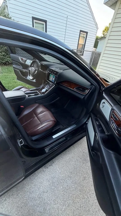 2017 Lincoln Continental 10th Gen - Image 6 of 10