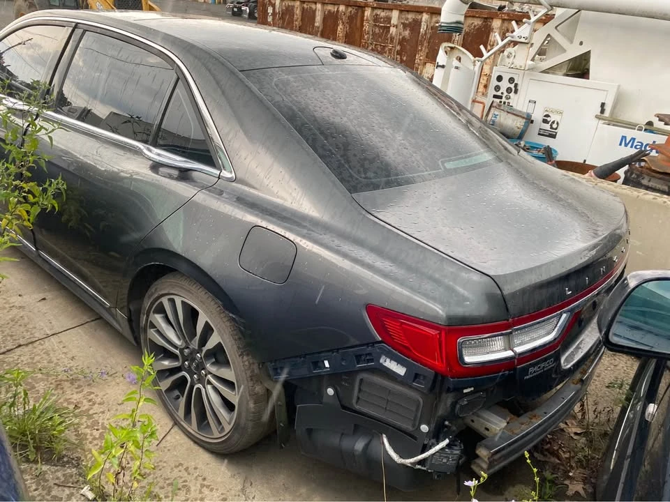 2017 Lincoln Continental 10th Gen - Image 4 of 4