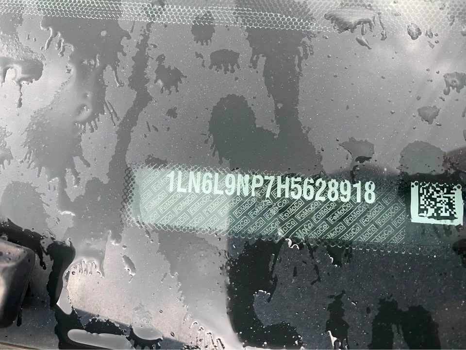 2017 Lincoln Continental 10th Gen - Image 2 of 4
