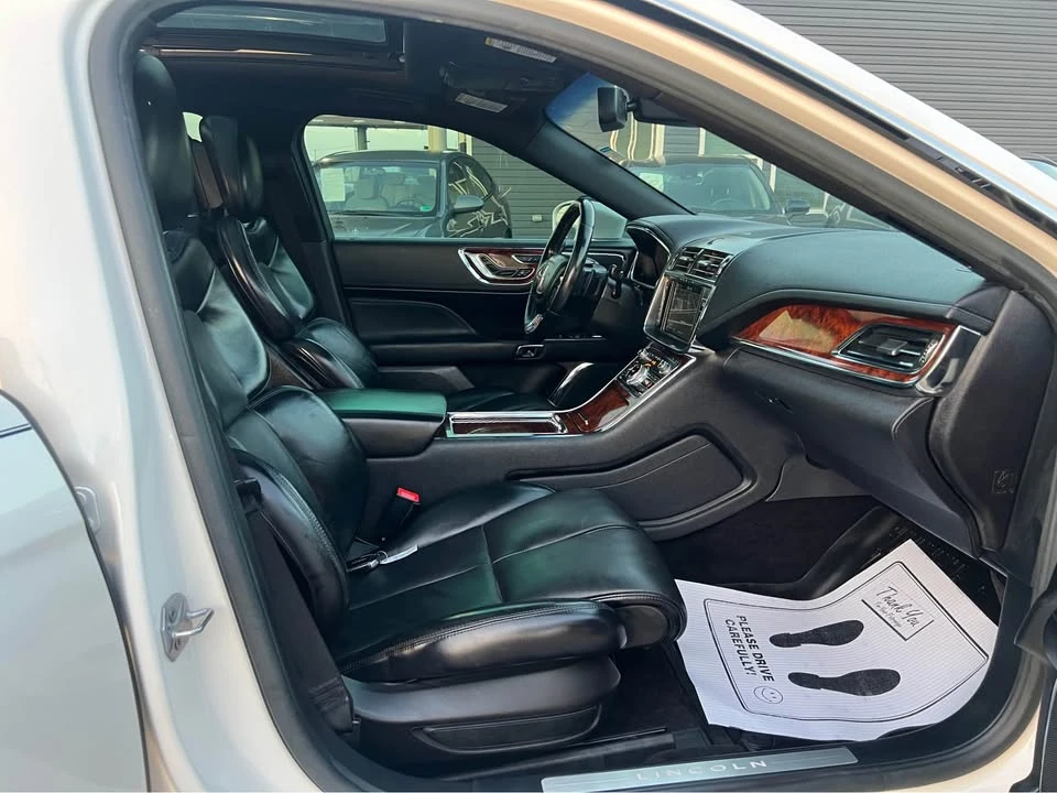 2017 Lincoln Continental 10th Gen - Image 10 of 19