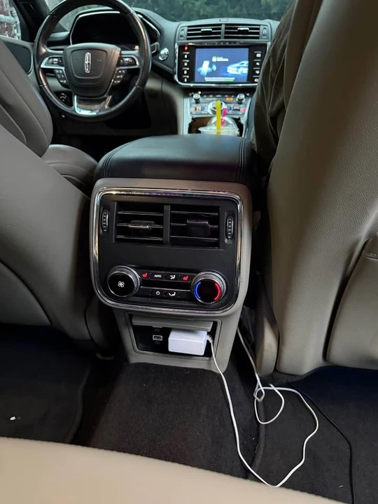 2017 Lincoln Continental 10th Gen - Image 6 of 11