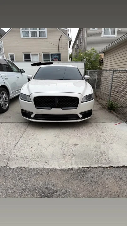 2017 Lincoln Continental 10th Gen - Image 2 of 11