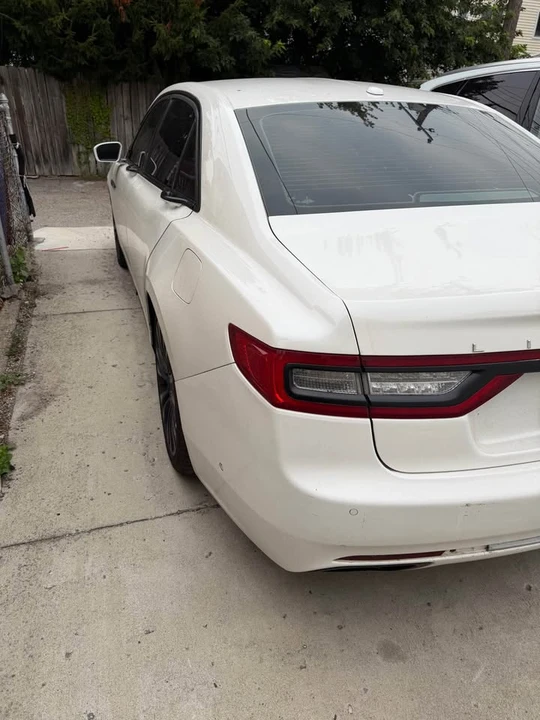 2017 Lincoln Continental 10th Gen - Image 8 of 11