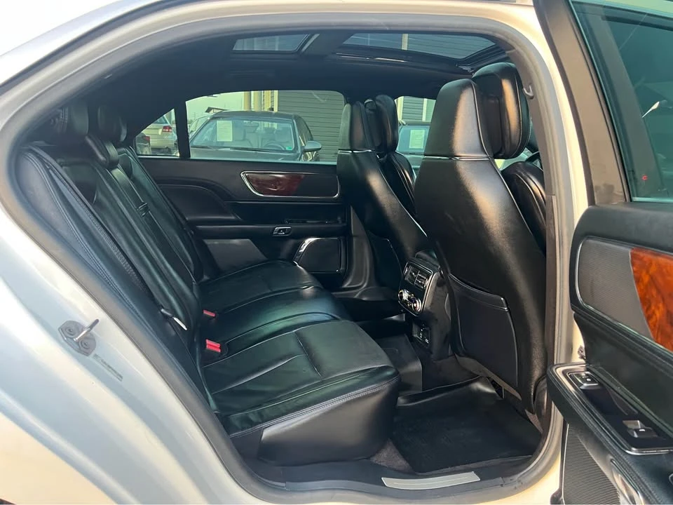 2017 Lincoln Continental 10th Gen - Image 9 of 19