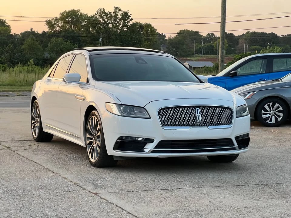 2017 Lincoln Continental 10th Gen - Image 2 of 19