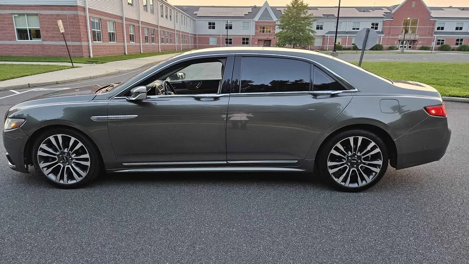 2017 Lincoln Continental 10th Gen - Image 2 of 20