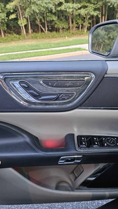 2017 Lincoln Continental 10th Gen - Image 11 of 20