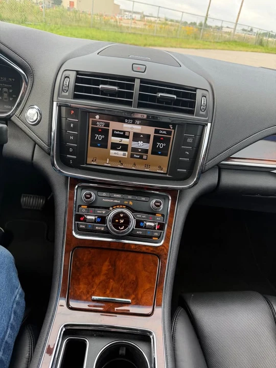 2017 Lincoln Continental 10th Gen - Image 10 of 10