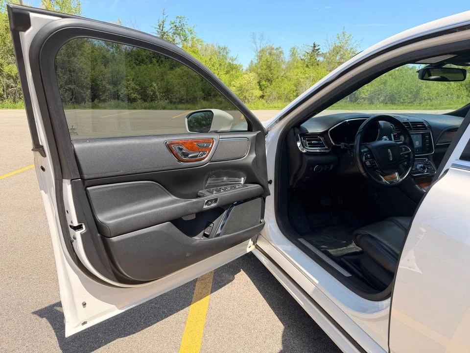 2017 Lincoln Continental 10th Gen - Image 8 of 20