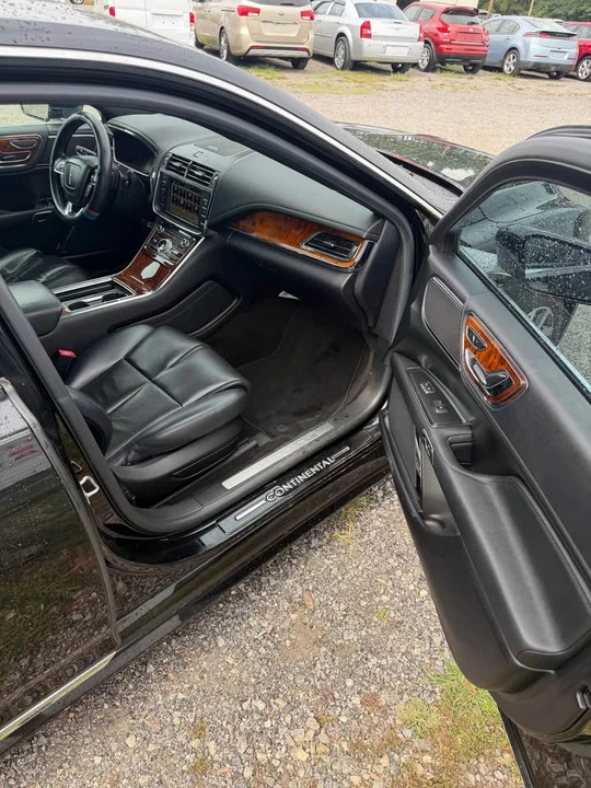 2017 Lincoln Continental 10th Gen - Image 9 of 9