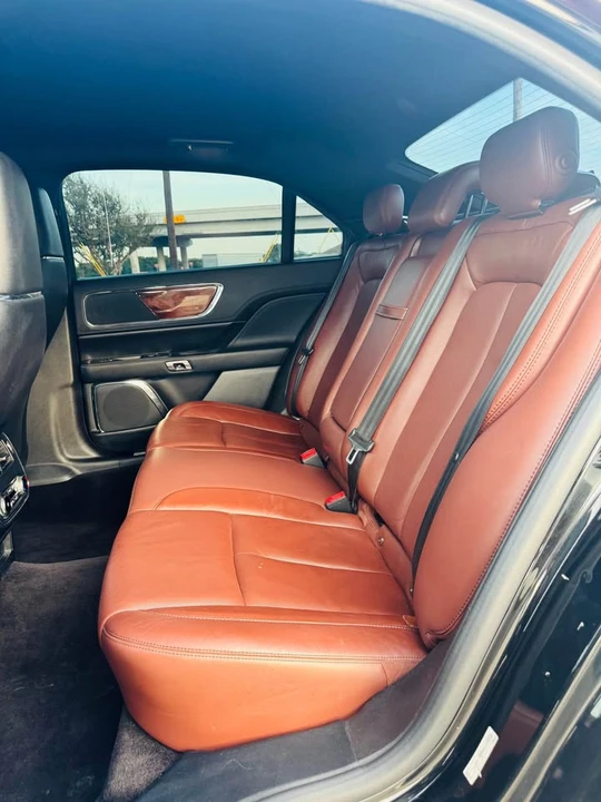 2017 Lincoln Continental 10th Gen - Image 9 of 12