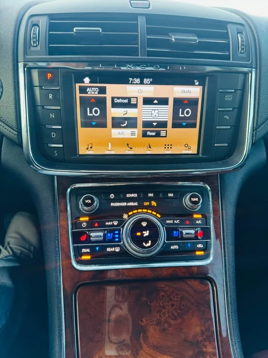 2017 Lincoln Continental 10th Gen - Image 11 of 12