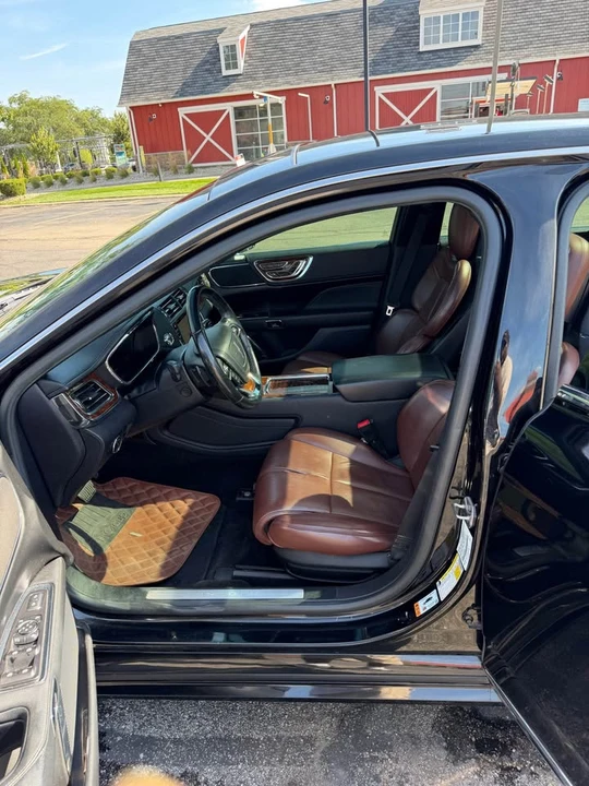 2017 Lincoln Continental 10th Gen - Image 5 of 12