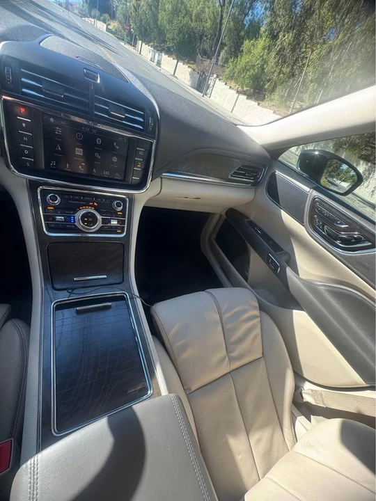 2017 Lincoln Continental 10th Gen - Image 16 of 18