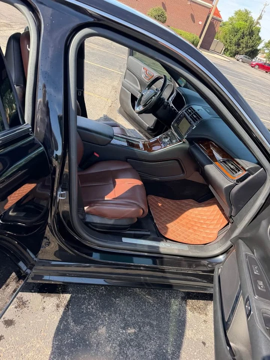 2017 Lincoln Continental 10th Gen - Image 8 of 12