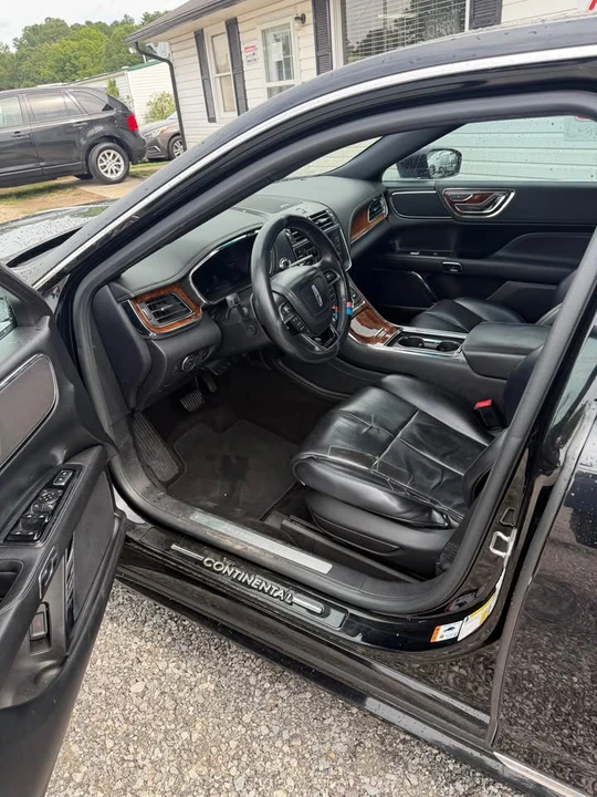 2017 Lincoln Continental 10th Gen - Image 6 of 9