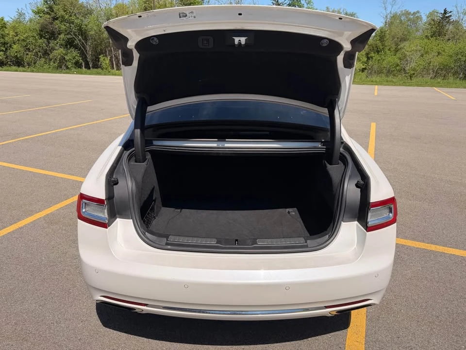 2017 Lincoln Continental 10th Gen - Image 18 of 20