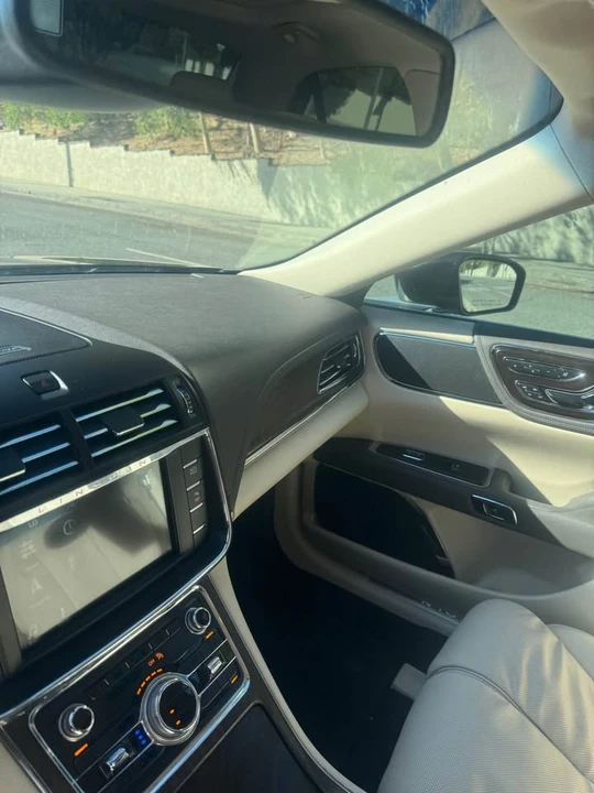 2017 Lincoln Continental 10th Gen - Image 14 of 18