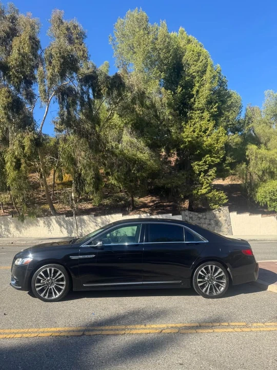 2017 Lincoln Continental 10th Gen - Image 2 of 18