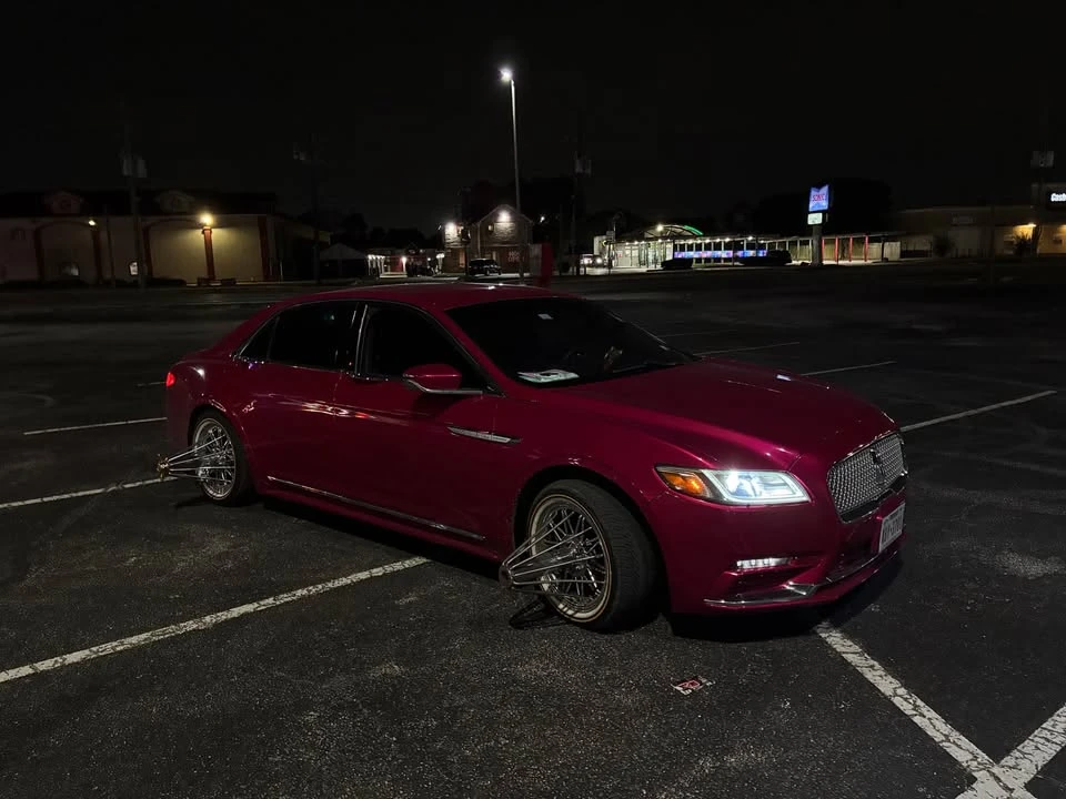 2017 Lincoln Continental 10th Gen - Image 9 of 20