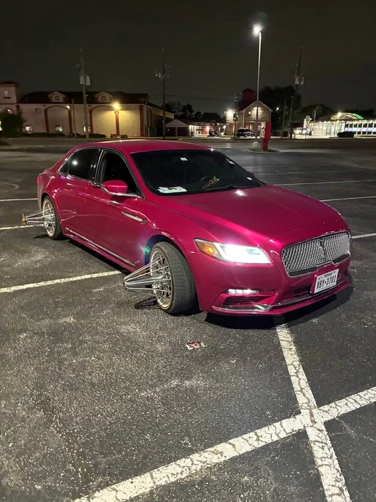 2017 Lincoln Continental 10th Gen - Image 7 of 20