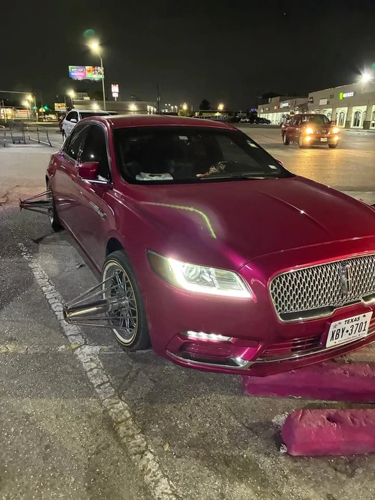 2017 Lincoln Continental 10th Gen - Image 3 of 20
