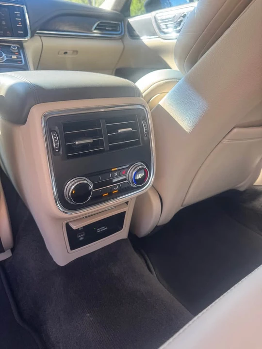 2017 Lincoln Continental 10th Gen - Image 10 of 18