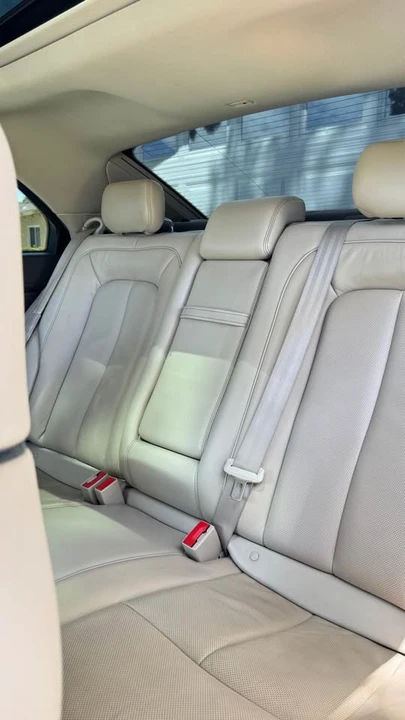 2017 Lincoln Continental 10th Gen - Image 7 of 14