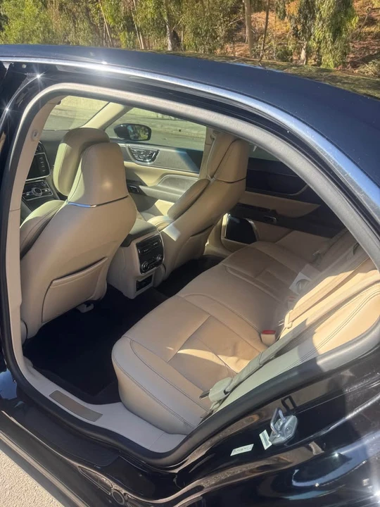 2017 Lincoln Continental 10th Gen - Image 9 of 18
