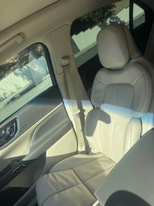 2017 Lincoln Continental 10th Gen - Image 13 of 18